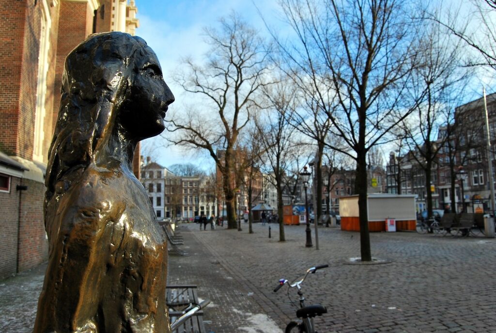 3 days in Amsterdam - Anne Frank Statue
