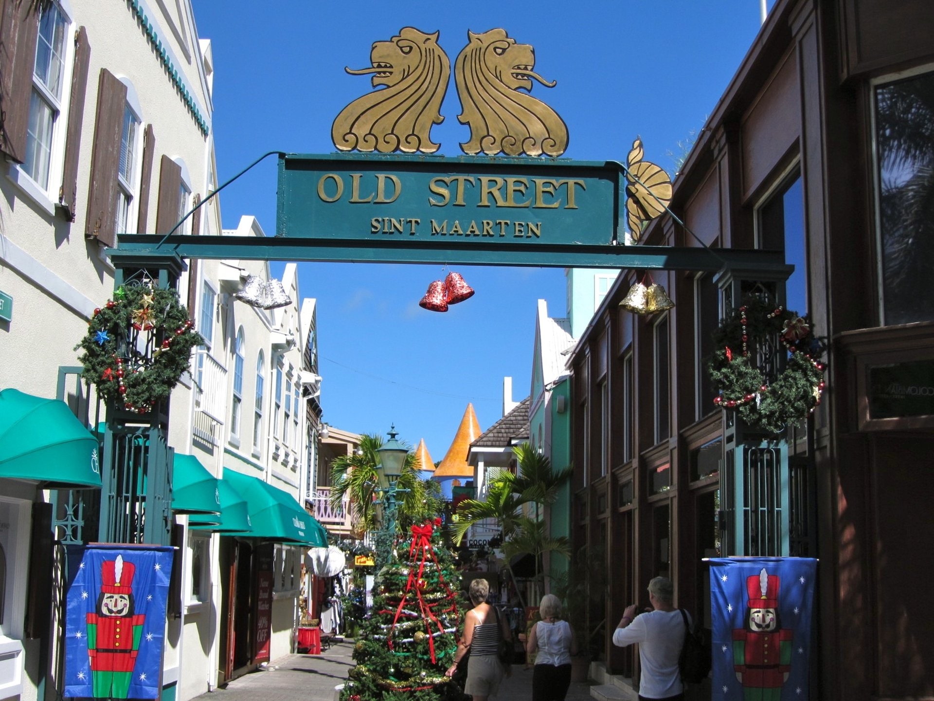 Shopping In St Maarten Where To Go What To Buy Celebrity Cruises   St Maarten Shopping Old Street 