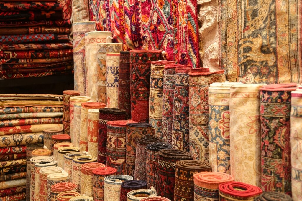https://www.celebritycruises.com/blog/content/uploads/2022/08/turkish-souvenirs-rugs-carpets-1024x683.jpg