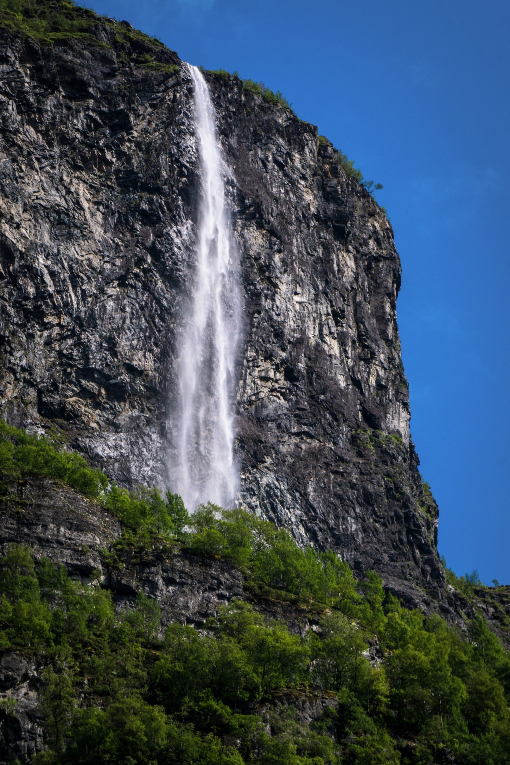 16 Gorgeous Waterfalls to See in Norway | Celebrity Cruises