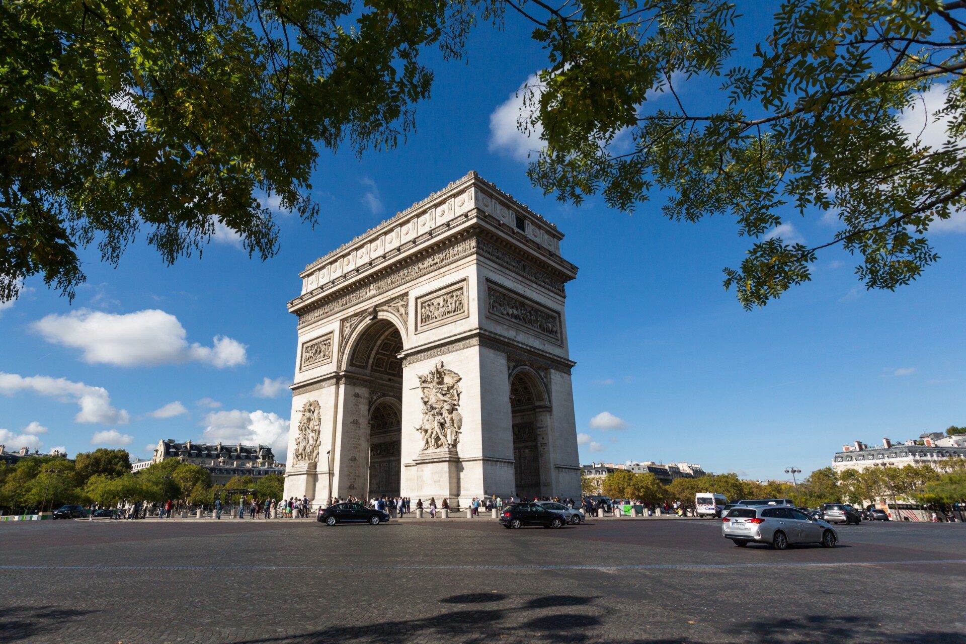 Historical Sites In France The Arc De Triomphe Paris Hero 