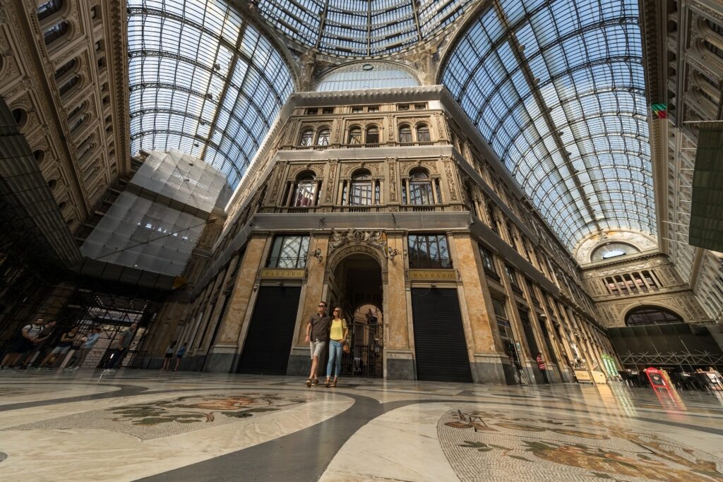 Couple inside the Galleria Umberto in Quartieri Spagnoli