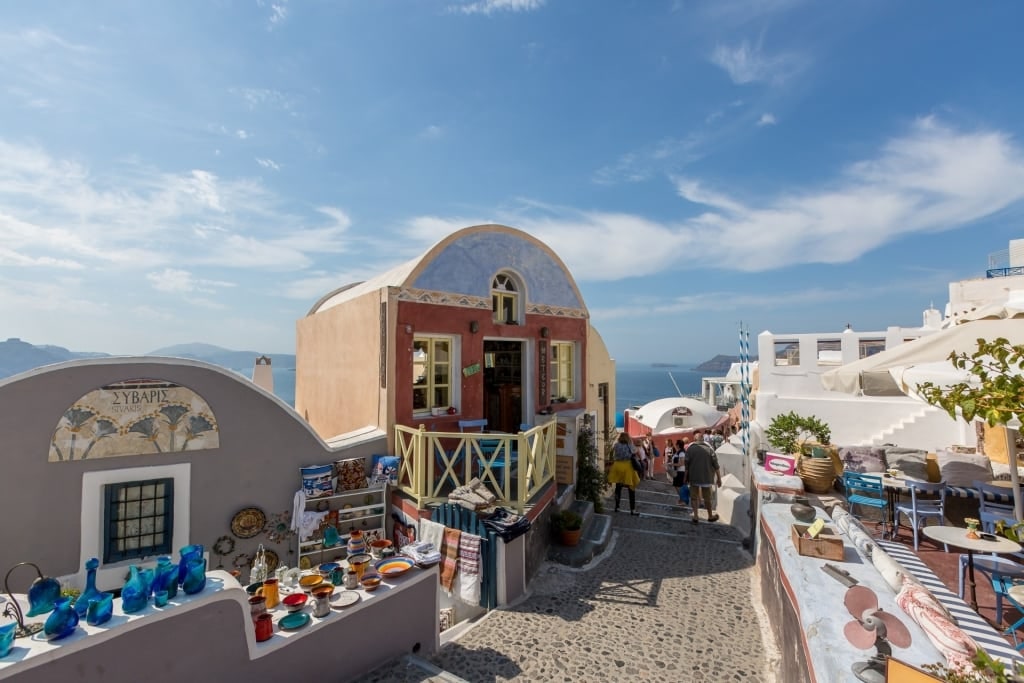 Street view of Oia