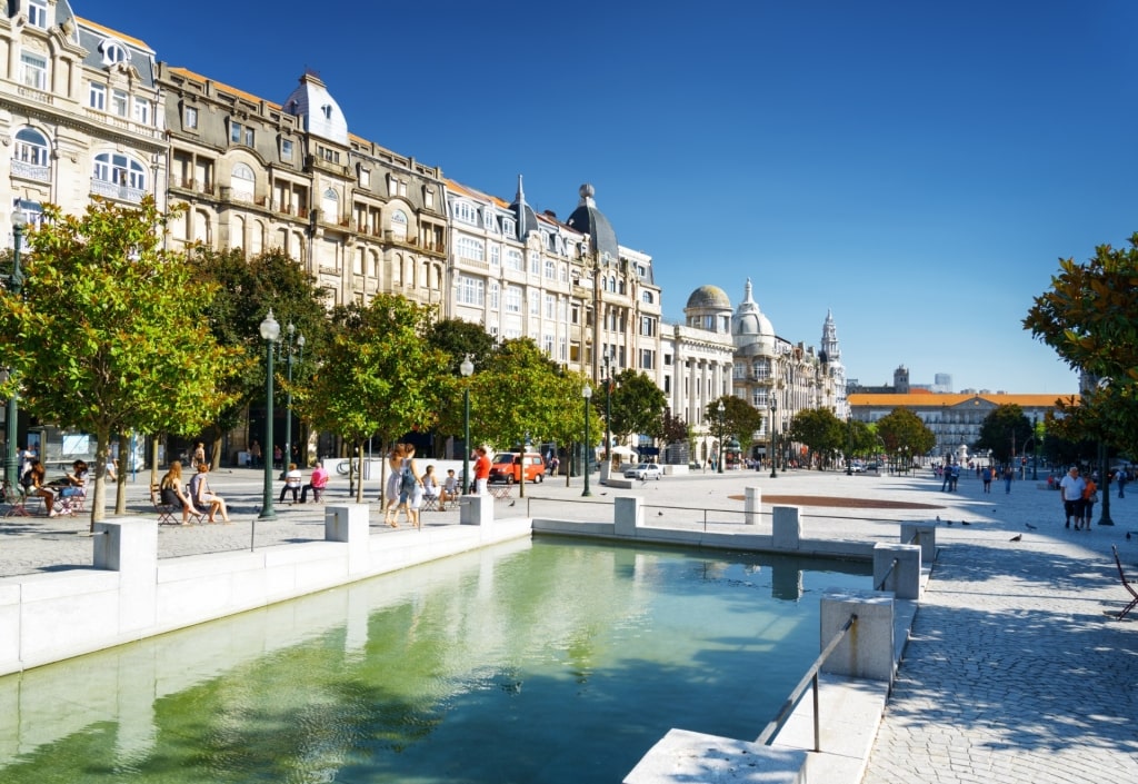 Street view of Avenida dos Aliados in Porto Baixa