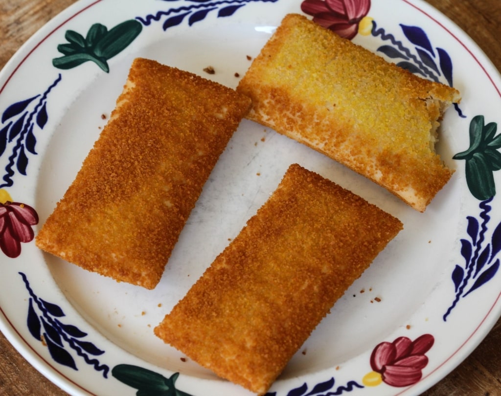 Kaassoufflé on a plate