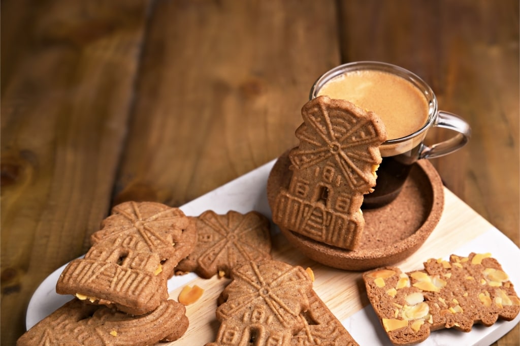 Decorative speculaas on a platter