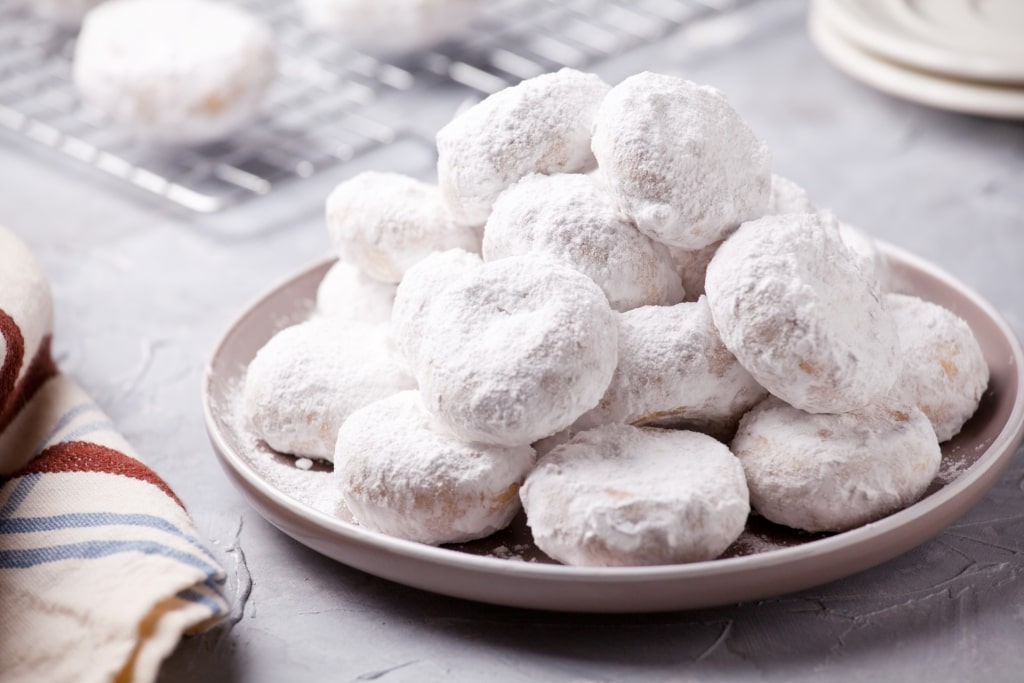 Plate of kourabiedes