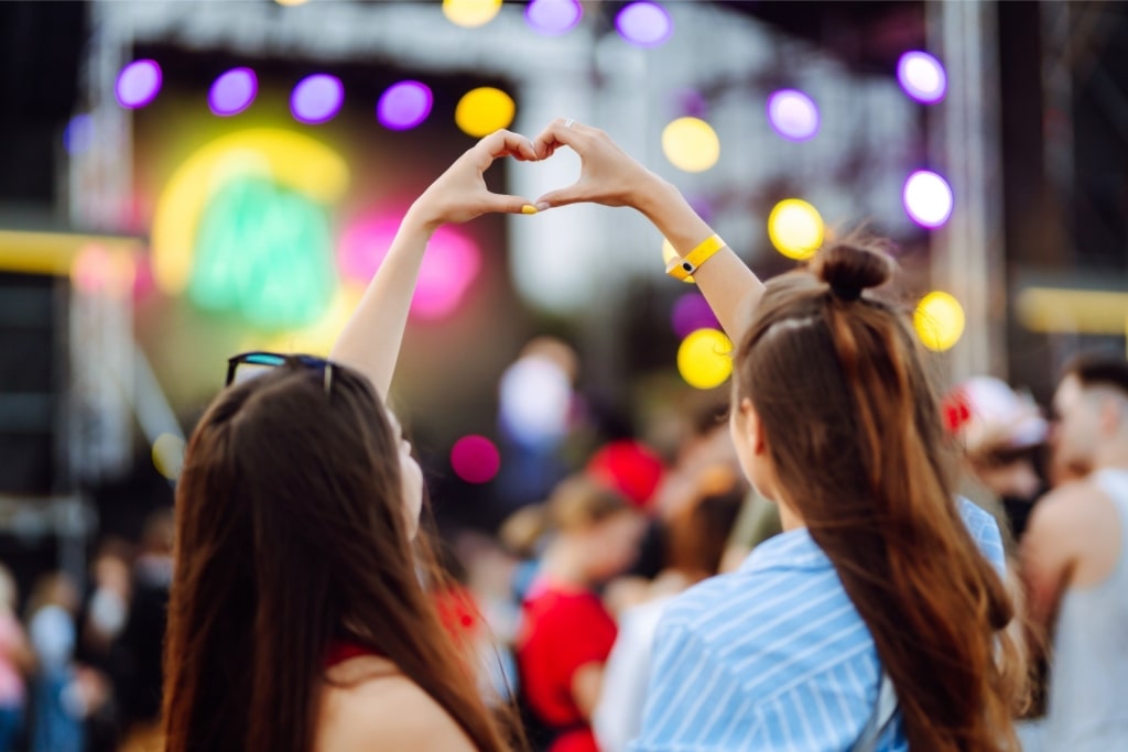 People at a kpop concert in Seoul