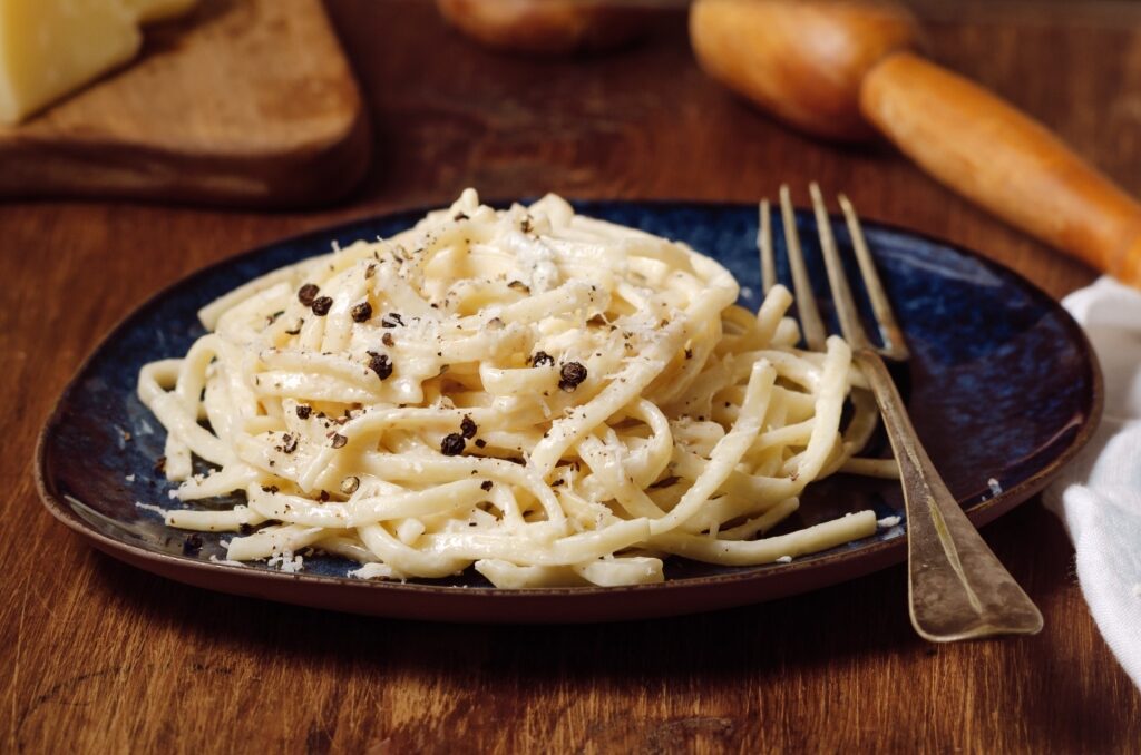 Cacio e pepe on a plate