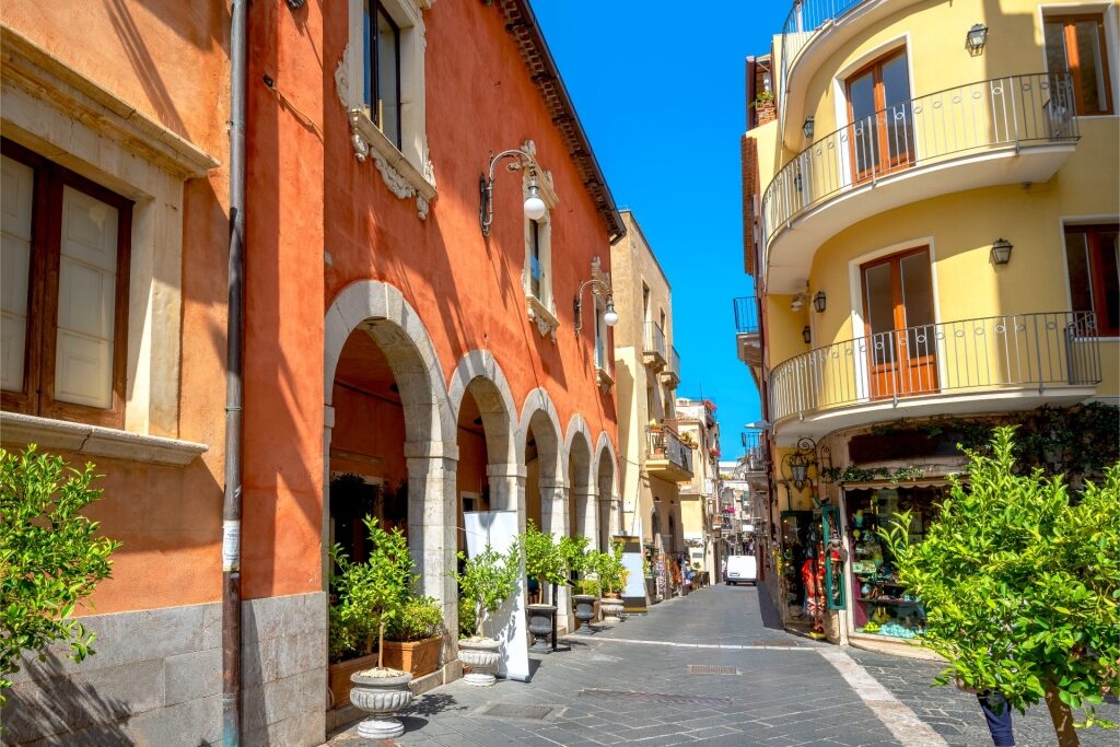 Street view of Corso Umberto, Taormina