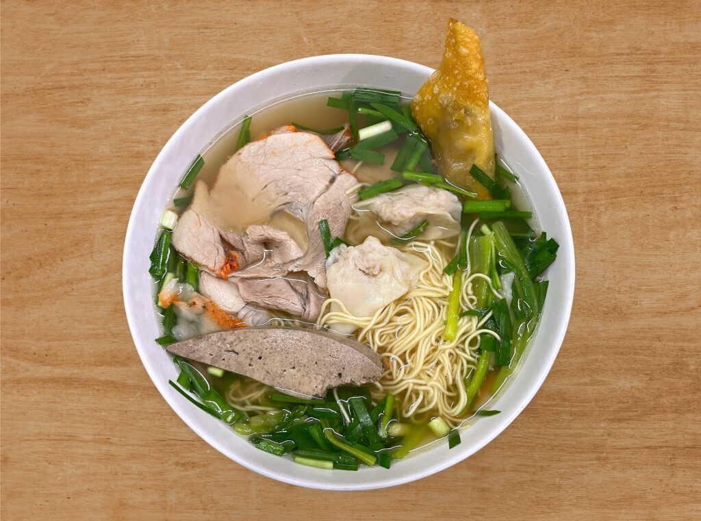 Hearty bowl of mì vằn thắn