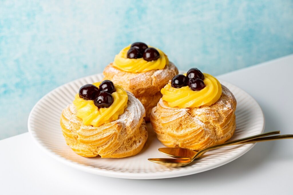 Plate of Zeppole di San Giuseppe